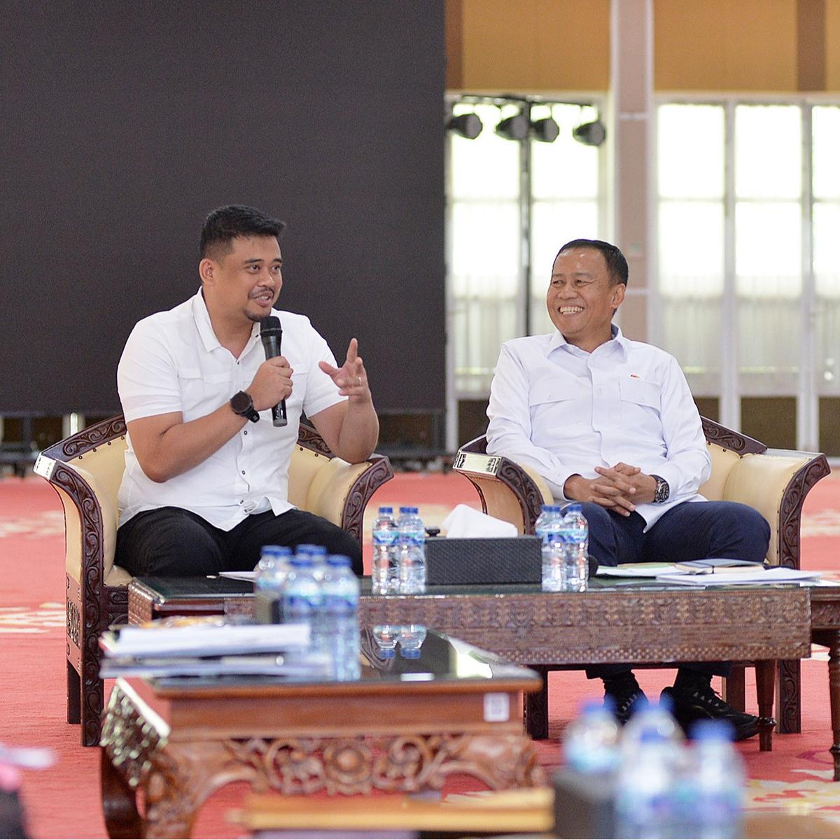 Gubernur Sumut Bobby Nasution saat menerima kunjungan Direktur Jenderal Hubungan Darat, Kementerian Perhubungan, Irjen Pol (P) Aan Suhanan