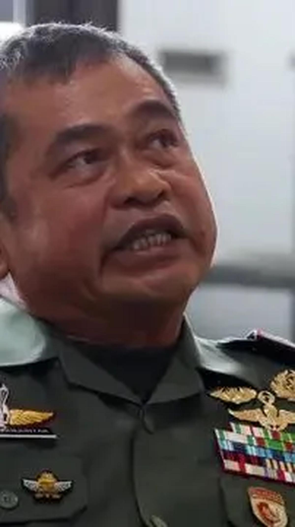 Beberapa tahun berlalu, saat mereka kembali bertemu di acara pernikahan, Maruli baru mengakui bahwa orang yang memasang pengait di punggung Gatot ternyata adalah dirinya.<br>