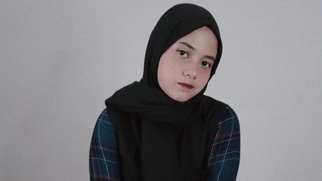 6 Potret Terbaru Hanin Dhiya Kini Tampil Berhijab, Bikin Pangling