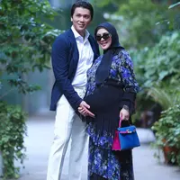 Melihat gaya bumil mahal terbaru dari Syahrini (@princessyahrini)