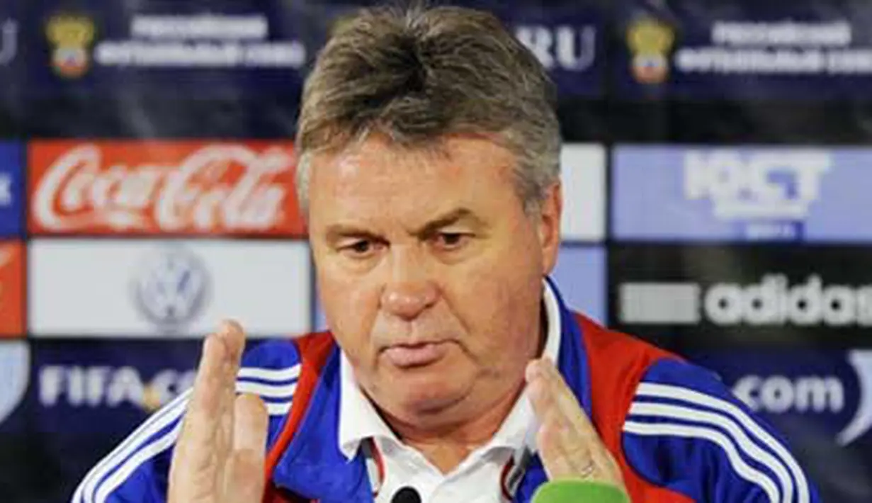 Pelatih Rusia, Guus Hiddink di sesi konferensi pers di Moskow, 9 Oktober 2009, jelang laga kuafilikasi PD 2010 melawan Jerman.AFP PHOTO / NATALIA KOLESNIKOVA 