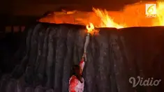 Obor Asian Games 2018 akhirnya menyala di Stadion Utama Gelora Bung Karno. Tepat pukul 21.05 WIB, peraih medali emas Olimpiade Barcelona, Susi Susanti, menyalakan obor Asian Games 2018 dengan wajah haru.