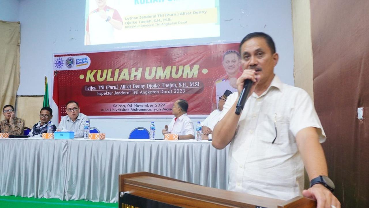 Alfred Denny Tuejeh beri kuliah umum di kampus