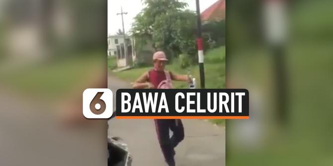 VIDEO: Heboh Pria di Malang Bawa Celurit Saat Mengamen