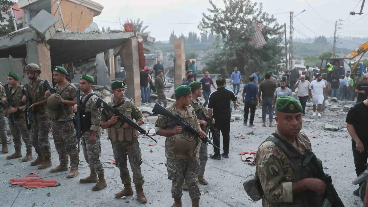 FOTO: Serangan Udara Israel di Lebanon Selatan, Warga Sipil Jadi Korban