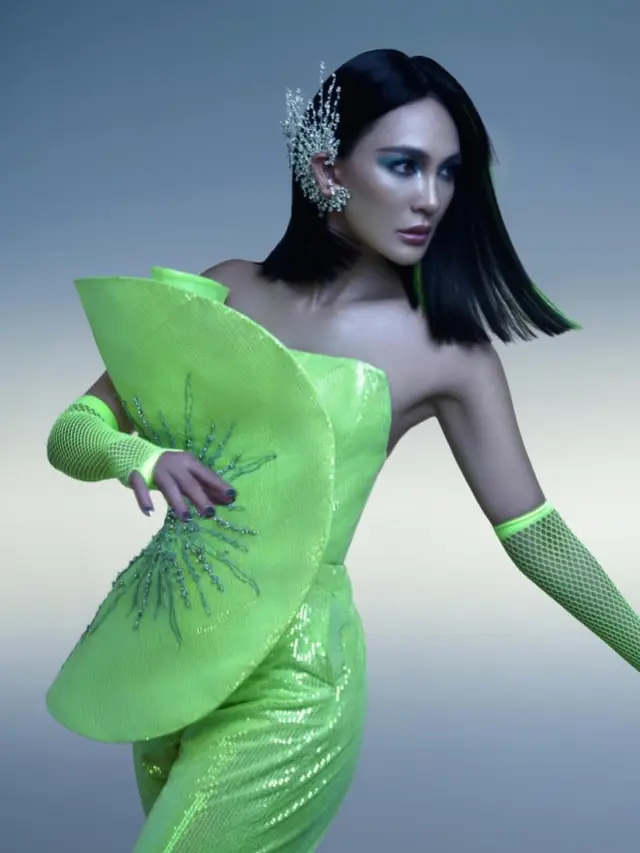 Pilihan Gaun Warna Hijau ala Luna Maya