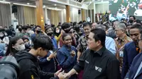 Menterian BUMN Erick Thohir menjadi rebutan ribuan mahasiswa ketika menyambangi Universitas Budi Luhur (UBL) Jakarta. (Ist)