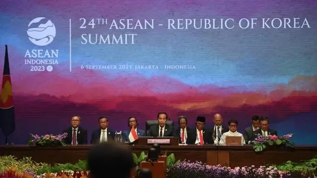 Menteri Perdagangan (Mendag) Zulkifli Hasan mendampingi Presiden Joko Widodo pada Pertemuan KTT ASEAN-RRT dan ASEAN-Republik Korea di Jakarta Convention Center (JCC) Jakarta, Rabu (6/9/2023). (Dok Media Center ASEAN)