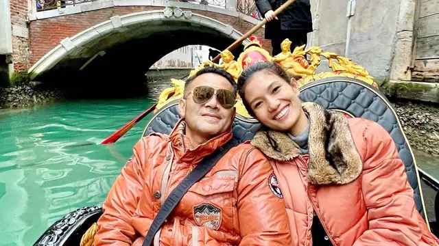 Seru Naik Gondola, Ini 7 Potret Judika dan Keluarga Liburan ke Italia