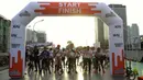 Pegawai PT KAI bersiap bersepeda bersama berbagai komunitas Urban SOS Cycling Club di Stasiun BNI City, Jakarta, Sabtu (21/1/2023). Kegiatan olahraga bersepeda yang bertajuk Collaboride digelar dalam rangka mempromosikan Stasiun BNI City sebagai area transportasi publik yang dapat digunakan untuk aktivitas warga. (Liputan6.com/Angga Yuniar)