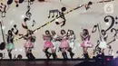 Konser dibuka penuh semangat dengan lagu 'Feel My Rhytm' dan disambut dengan animo para penggemar mereka, ReVeluv. (Liputan6.com/JohanTallo)