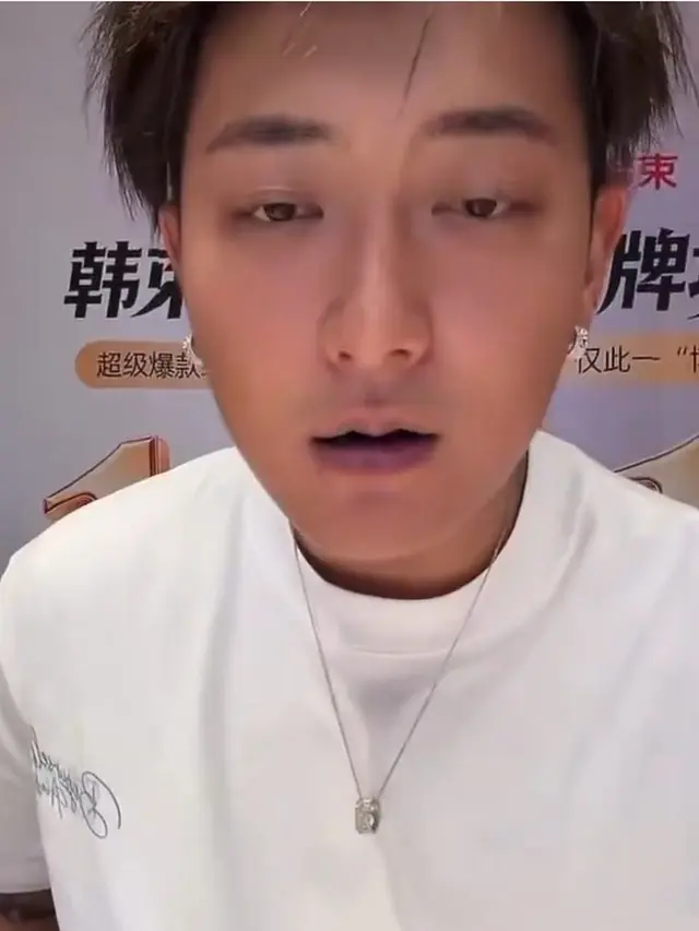 Huang Zitao marah-marah saat livestream (credir: Weibo)