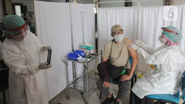 RSUD Tangerang Selatan Laksanakan Vaksinasi Booster untuk Lansia