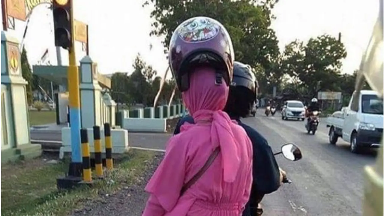 Pakai Benda Tak Sesuai Fungsi, Kelakuan Orang-Orang Ini Bikin Bingung