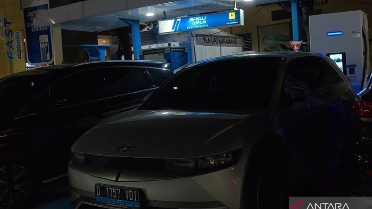 Antrean Panjang SPKLU Rest Area KM 57 Cikampek Sambut Pemudik Mobil Listrik