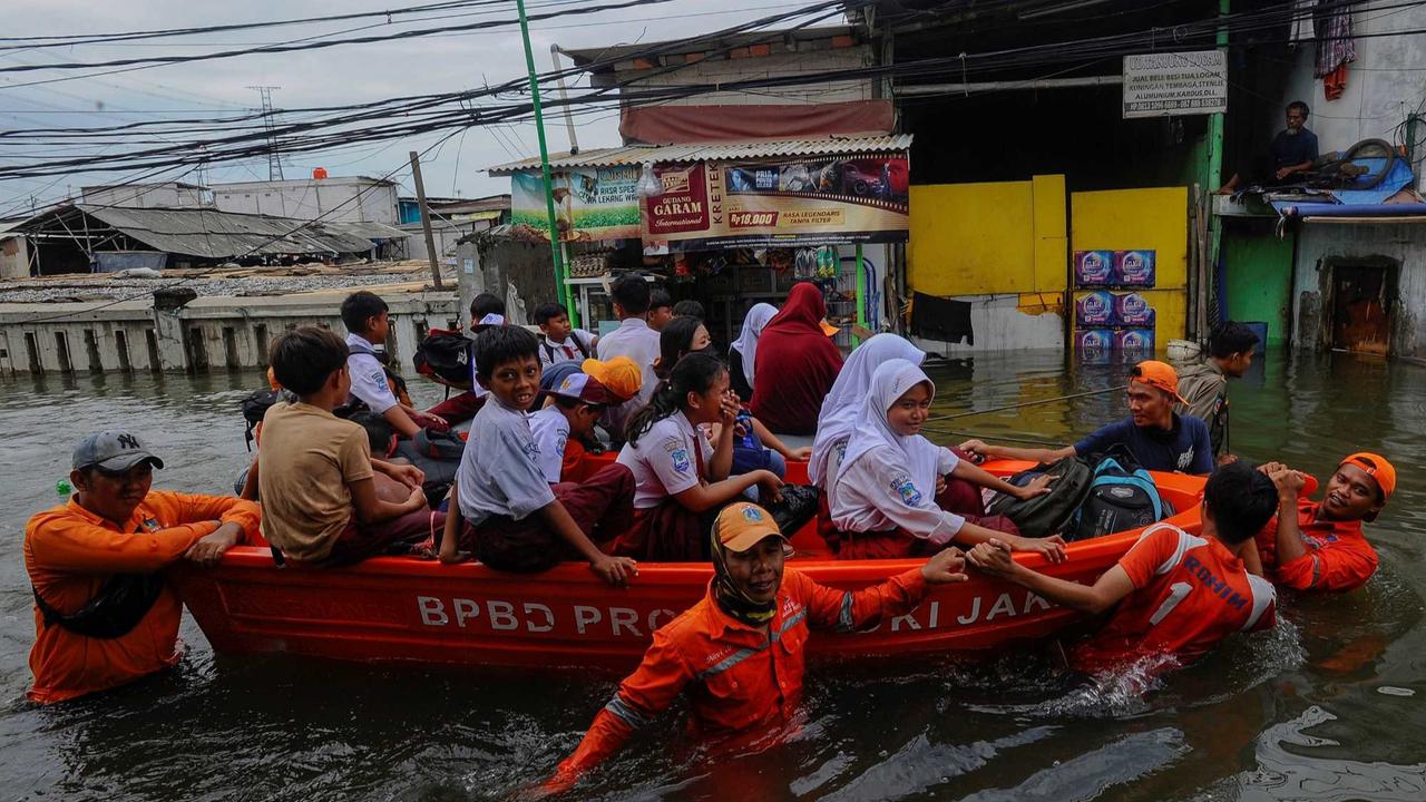 Banjir rob di Muara Angke