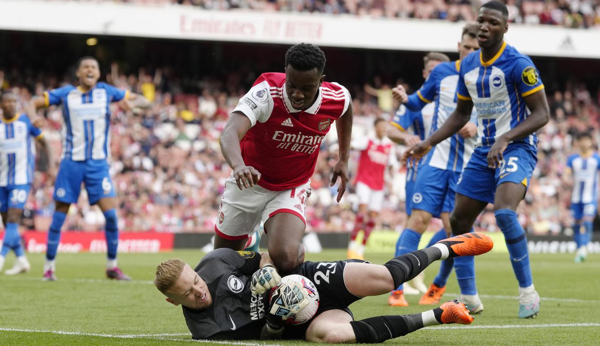 Kans Arsenal untuk menjadi juara semakin tipis. Karena pada saat sama, Manchester City (Man City) sukses mengandaskan Everton dengan skor 3-0. (AP Photo/Kirsty Wigglesworth)
