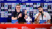 Pelatih Timnas Bahrain, Dragan Talajic, dalam sesi jumpa pers Bahrain kontra Timnas Indonesia di Stadion Utama Gelora Bung Karno (SUGBK), Jakarta Pusat, pada Senin (24/3/2025) malam WIB. (Bola.com/Bagaskara Lazuardi)
