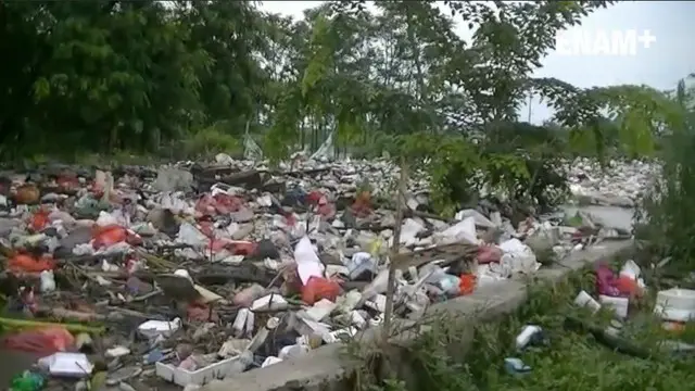 Hujan sejak Minggu (19/02/17) ditambah lagi adanya tumpukan sampah membuat tanggul kali Busa jebol. Akibatnya sejumlah wilayah di Kabupaten Bekasi banjir. 