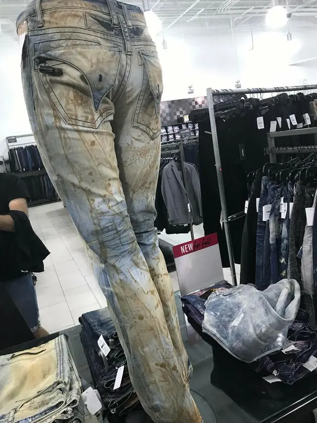 benda dengan corak nyeleneh