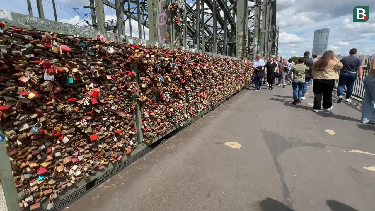 Jembatan Hohenzollern di Kota Koln, Jerman