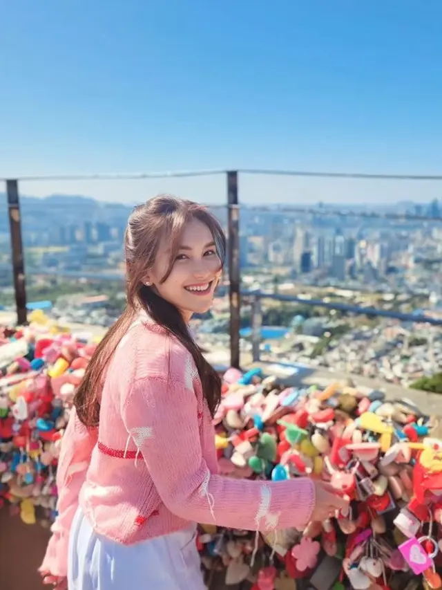 Potret Ayu Ting Ting (Sumber: Instagram/ayutingting92)
