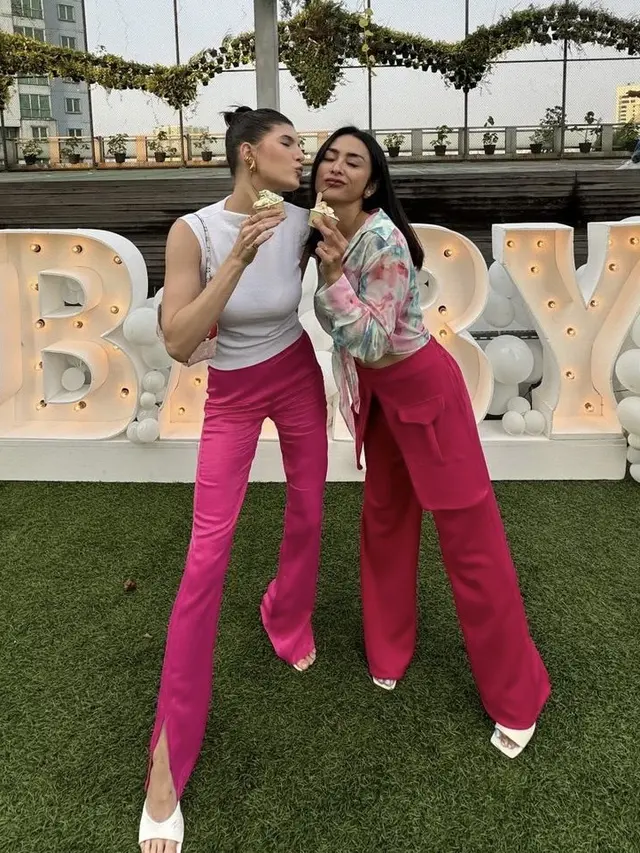 Selvi Kitty di Gender Reveal Jessica Iskandar. [@selvikitty]