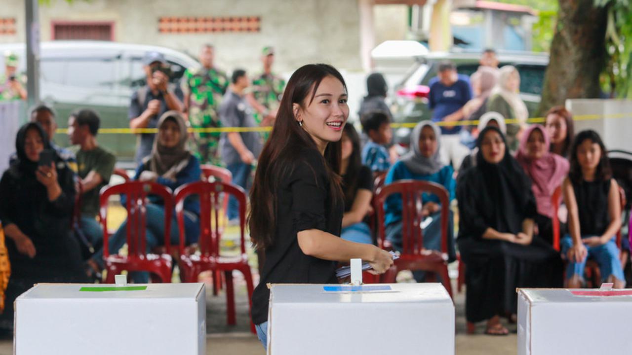 Ayu Minta Awak Media Ikut Mendoakan Yang Terbaik