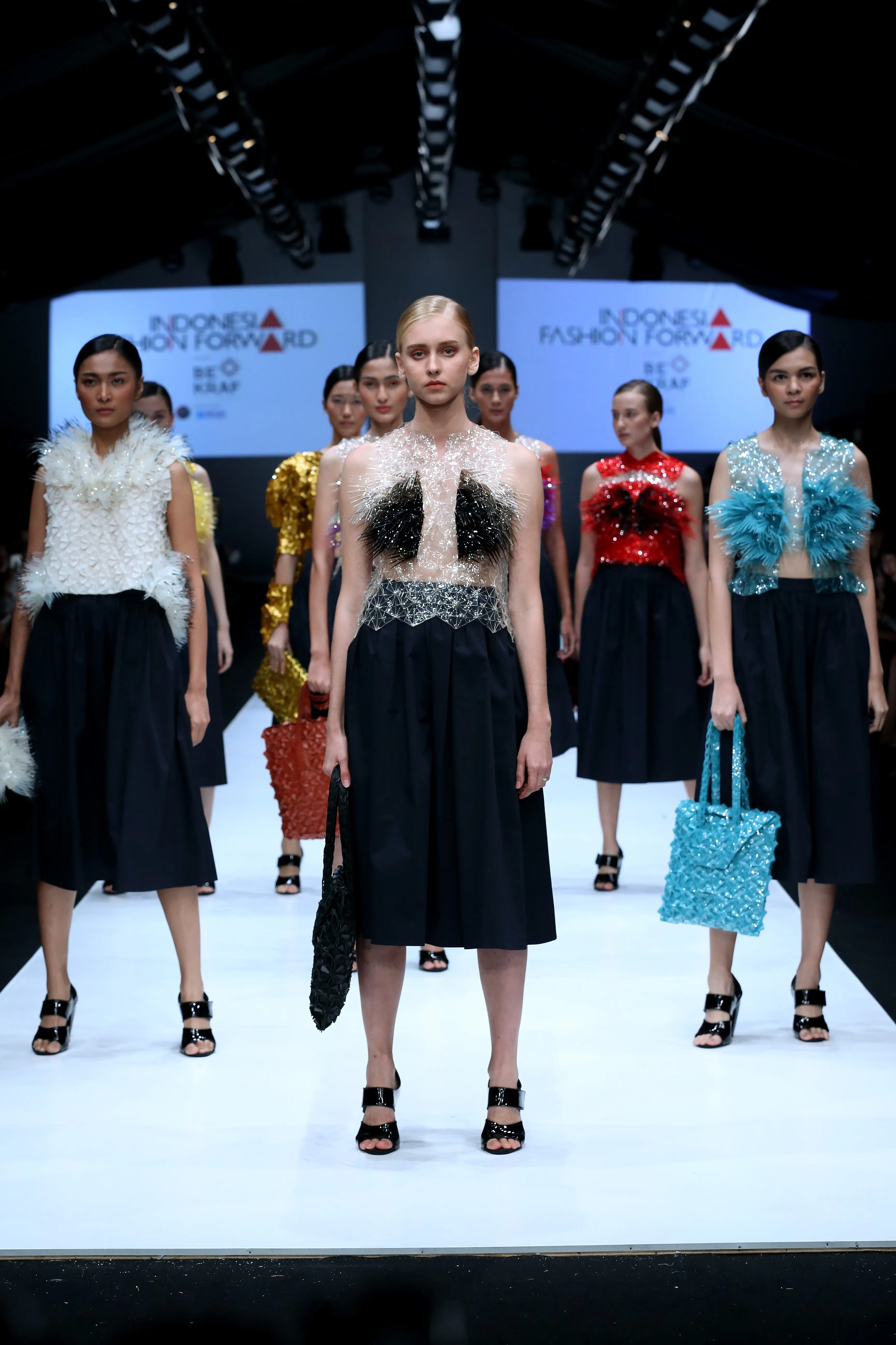 Empat keunikan yang dihadirkan oleh para desainer yang tergabung dalam Indonesia Fashion Forward berikut ini. (Foto: Feminagroup)