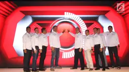 Jajaran Direksi Sinarmas MISG Life dan Bank Bukopin menekan tombol saat peluncuran produk asuransi B SMile Insurance dan B SMile Protection sebagai salah satu dukungan untuk memberikan solusi jasa keuangan di Jakarta, Jumat (25/1). (Liputan6.com/HO/Budi)