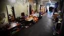Koridor komunal asrama untuk pekerja pabrik tekstil Proletarka di Kota Tver, Rusia, 8 Agustus 2020. Dua dari sekitar 50 bangunan neo-Gotik di Proletarka dihias dengan medali emas pada Pameran Universal 1900 di Paris. (Alexander NEMENOV/AFP)