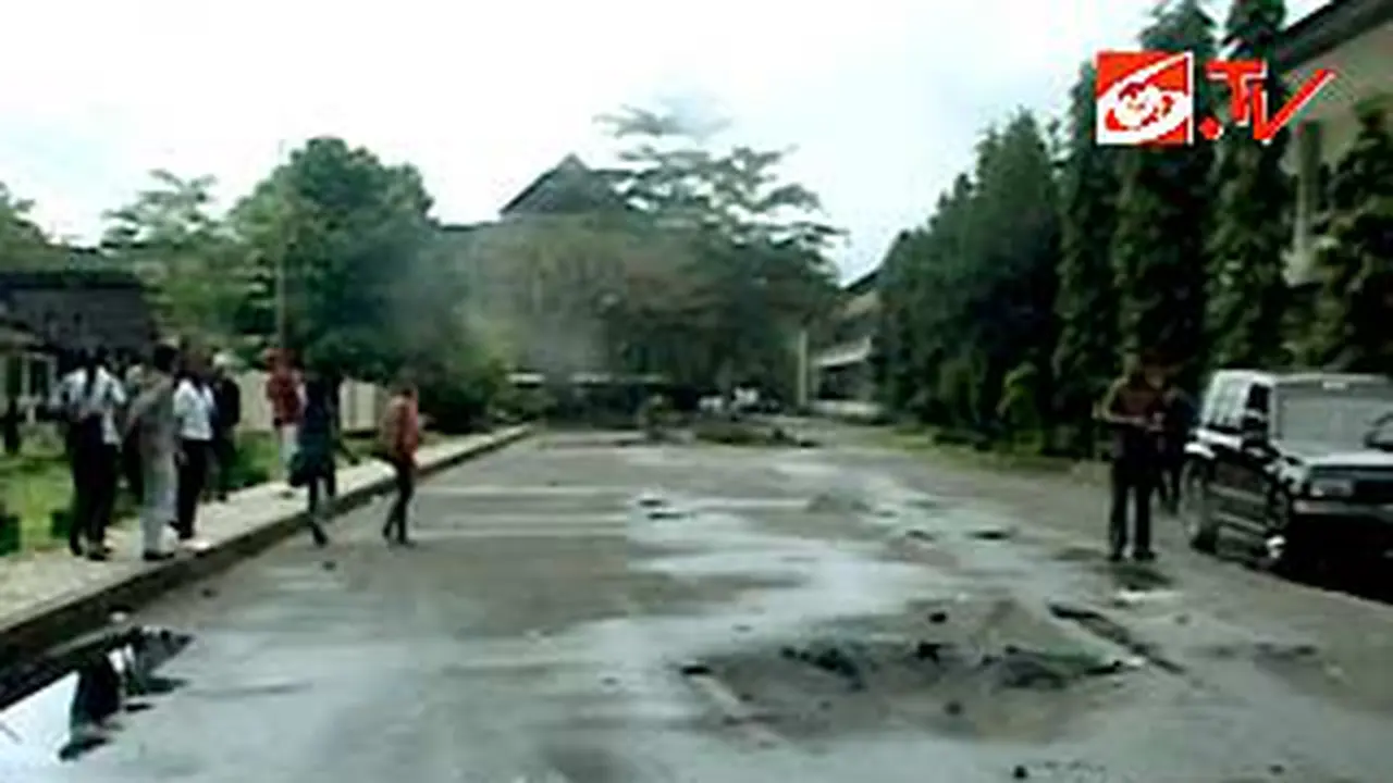 110707dpasca-bentrok.jpg