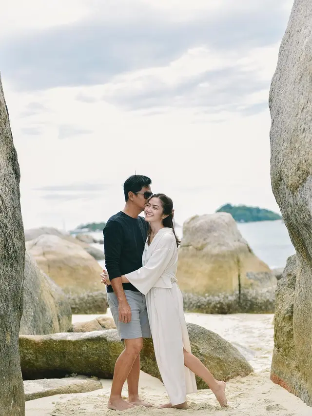 Potret Mesra Rumah Tangga Surya Insomnia dan Tyara Renata