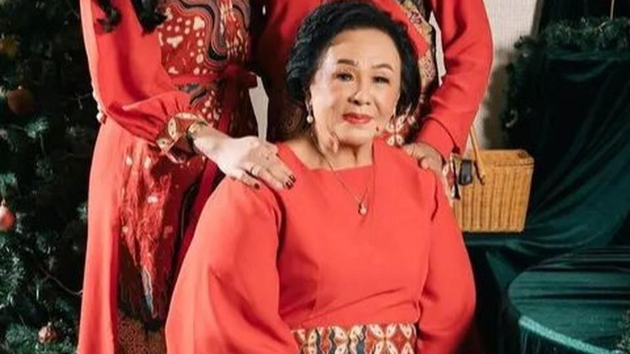 Setiap potret memperlihatkan keintiman dan kebahagiaan, tak hanya antara Ahok dan Puput, namun juga dengan kedua anaknya serta sang ibunda yang tak pernah absen dari pemotretan.