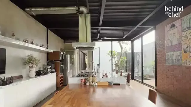Potret dapur rumah Chef Juna (Sumber: YouTube/Behind the Chef by Chef Degan)
