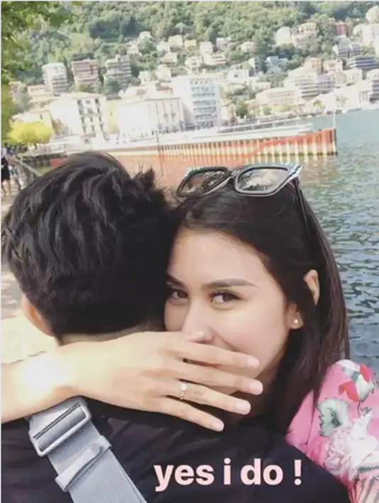 "Konsep (acara pernikahan) sudah ada. Di outdoor gitu, di hutan-hutan gitu. Kami berdua yang milih. Soalnya kami enggak suka yang resmi di gedung-gedung. Makanya sebelum musim hujan. Pawang hujan juga harus," ujar Jeje Govinda. (Instagram/ritchieismail)