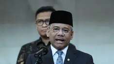 Menteri Keuangan Suahasil Nazara memberikan keterangan pers kepada media di Gedung Djuanda Kementerian Keuangan, Jakarta, Senin (14/9/2026). Suahasil resmi menjabat Menteri Keuangan menggantikan Purbaya Yudhi Sadewa. (KLY/Budy Santoso)