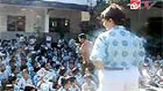 Ratusan siswa sebuah Sekolah Dasar di Solo, Jawa Tengah menggelar aksi peduli anak-anak kurang beruntung untuk memeringati Hari Anak Nasional. Pengumpulan koran bekas untuk dijual adalah bagian dari aksi peduli ini. Seluruh hasil penjualan akan disumbangk