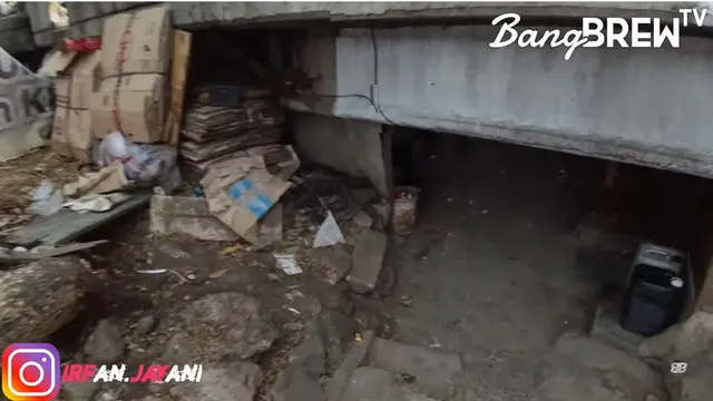 8 Potret Perkampungan di Bawah Jalanan Jakarta, Ada Sekolah hingga Studio Band