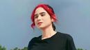 <p>Inilah potret Tissa Biani dengan rambut merahnya yang unik. Two tone warna rambut ini sekilas teringat penyanyi Brigitta Sriulina Beru Meliala atau biasa disapa Idgitaf. Namun Tissa Biani lebih memilih warna merah untuk mengubah penampilannya yang terlihat makin kece. (Liputan6/com/IG/tissabiani).</p>
