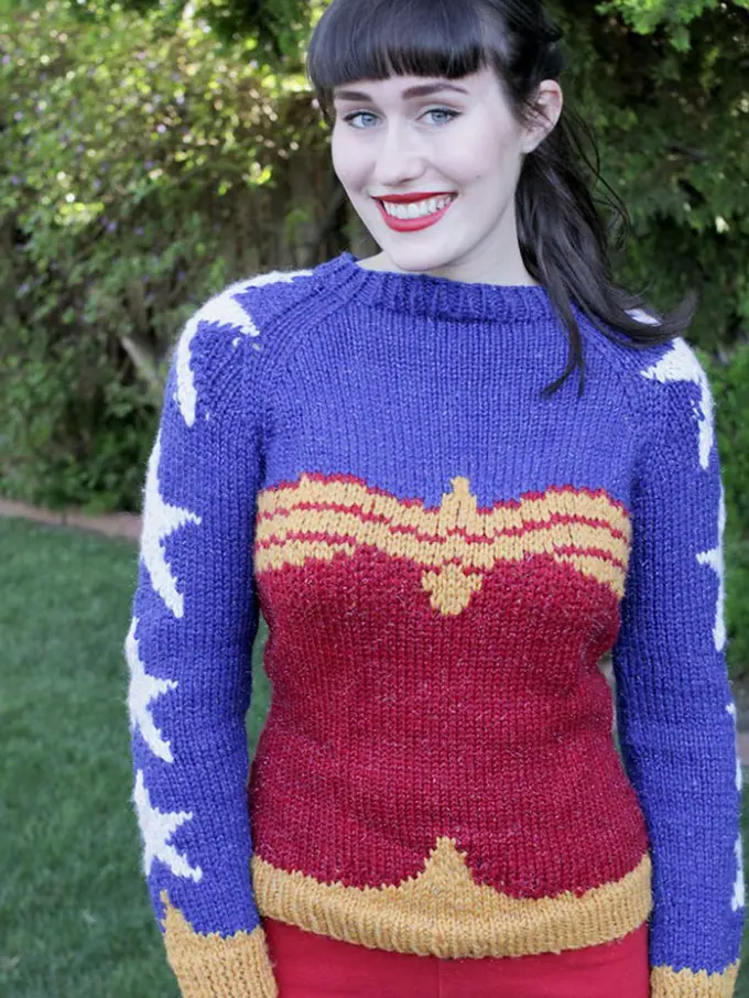 Sweater Rajut ala 'Wonder Woman' Membuat Kamu Seperti Jagoan