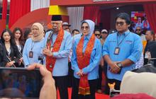 Kenakan Kemeja Biru Muda ala Prabowo-Gibran, Pasangan Matahati Daftar ke KPU Sumsel