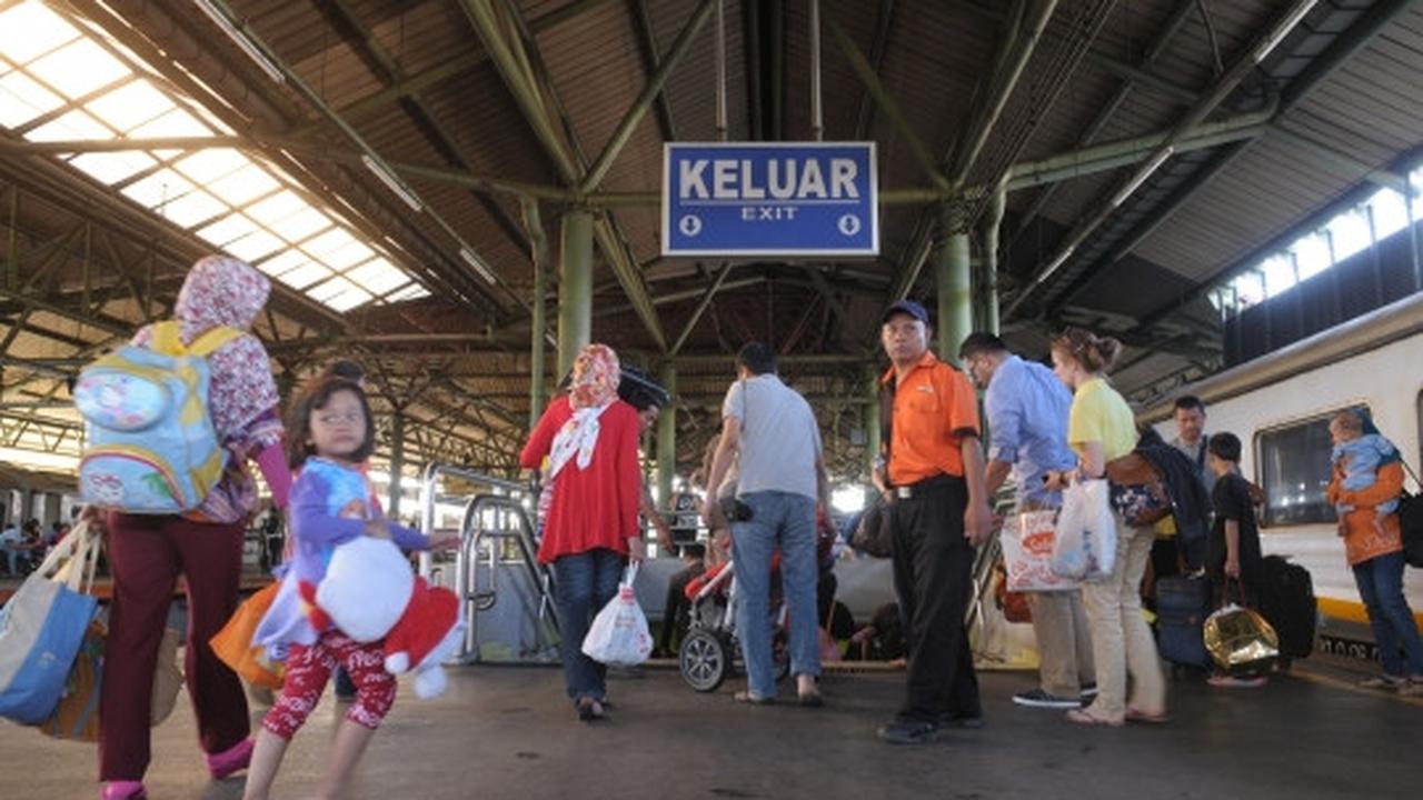 Pemudik mulai berdatangan di Stasiun Gambir