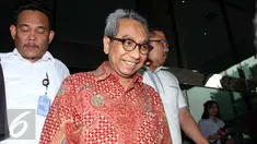 Sekjen Kementerian PUPR, Taufik Widjoyono usai menjalani pemeriksaan di KPK, Jakarta, Kamis (31/3). Taufik diperiksa sebagai saksi untuk tersangka Damayanti Wisnu Putranti. (Liputan6.com/Helmi Afandi)