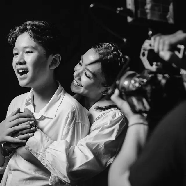Sheemar Berikan Kejutan lewat Video Musik Sejuta Miliar Dunia. (ist)