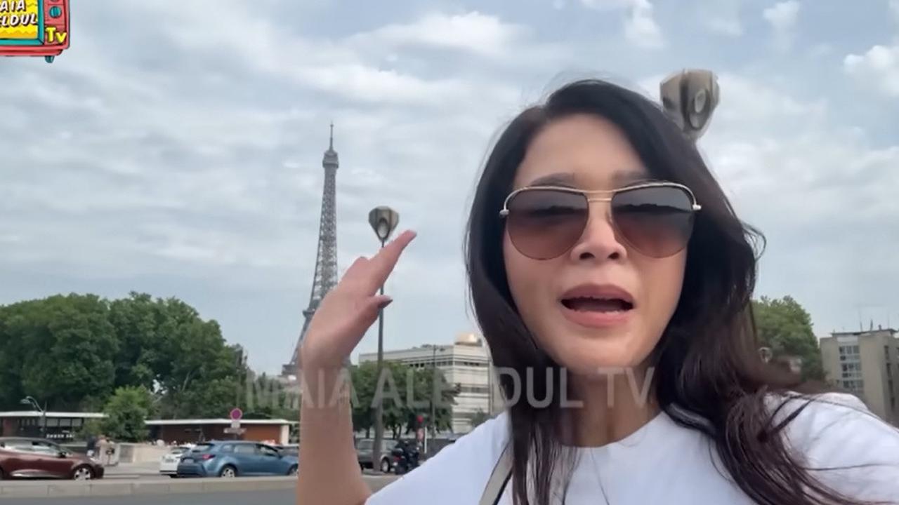 5 Gaya Maia Estianty saat Liburan di Paris, Inspirasi Eksplorasi Outfit yang Simpel Tapi Fashionable