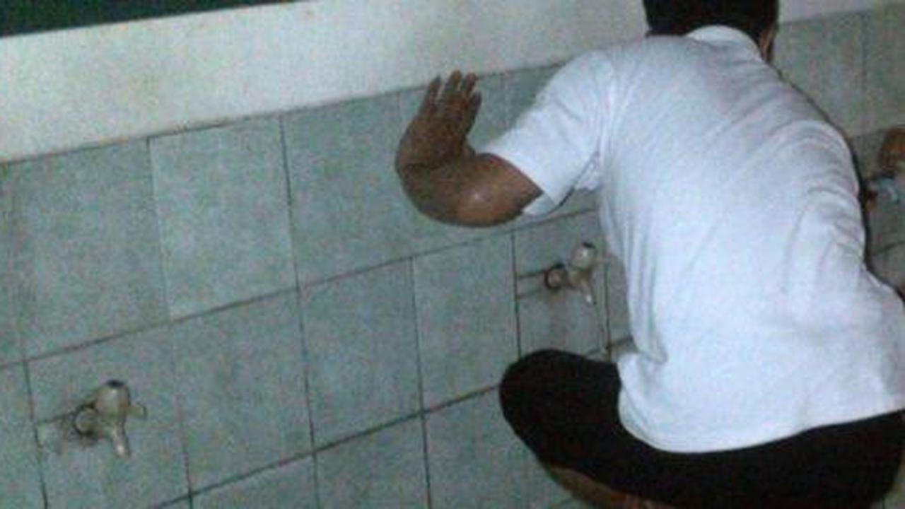 Bagaimana hukum berwudhu selama puasa?