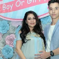 Segera Melahirkan, Stefan dan Celine berusaha mengkebut pengerjaan untuk pembukaan toko kuenya.