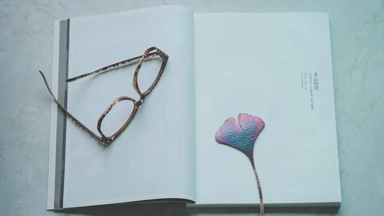 Pembatas Buku - Vania