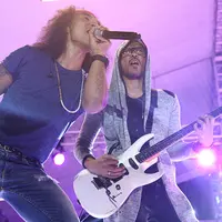 Konser ulang tahun Slank ke-34 Bimbim meminta maaf lantaran salah satu personelnya, Abdee tidak bisa hadir lantaran sedang menjalani pengobatan vertigo di Donggala. (Nurwahyunan/Bintang.com)